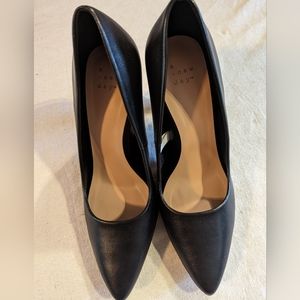 NWOT Black Heels w/wide heel for comfort and stability sz 9.5 womens